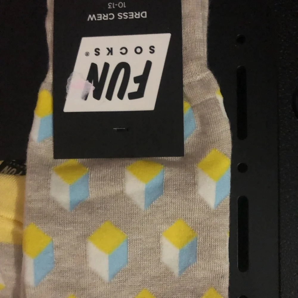 Men’s Beige Geometric Dress Crew Socks – Yellow & Light Blue